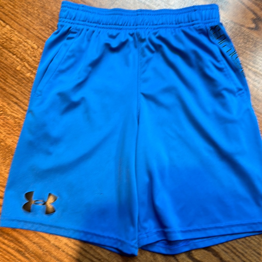 Boys youth medium Under Armour shorts
